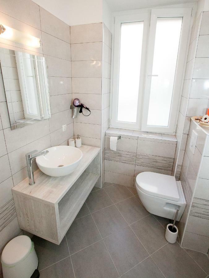 Michela Central Apartment *