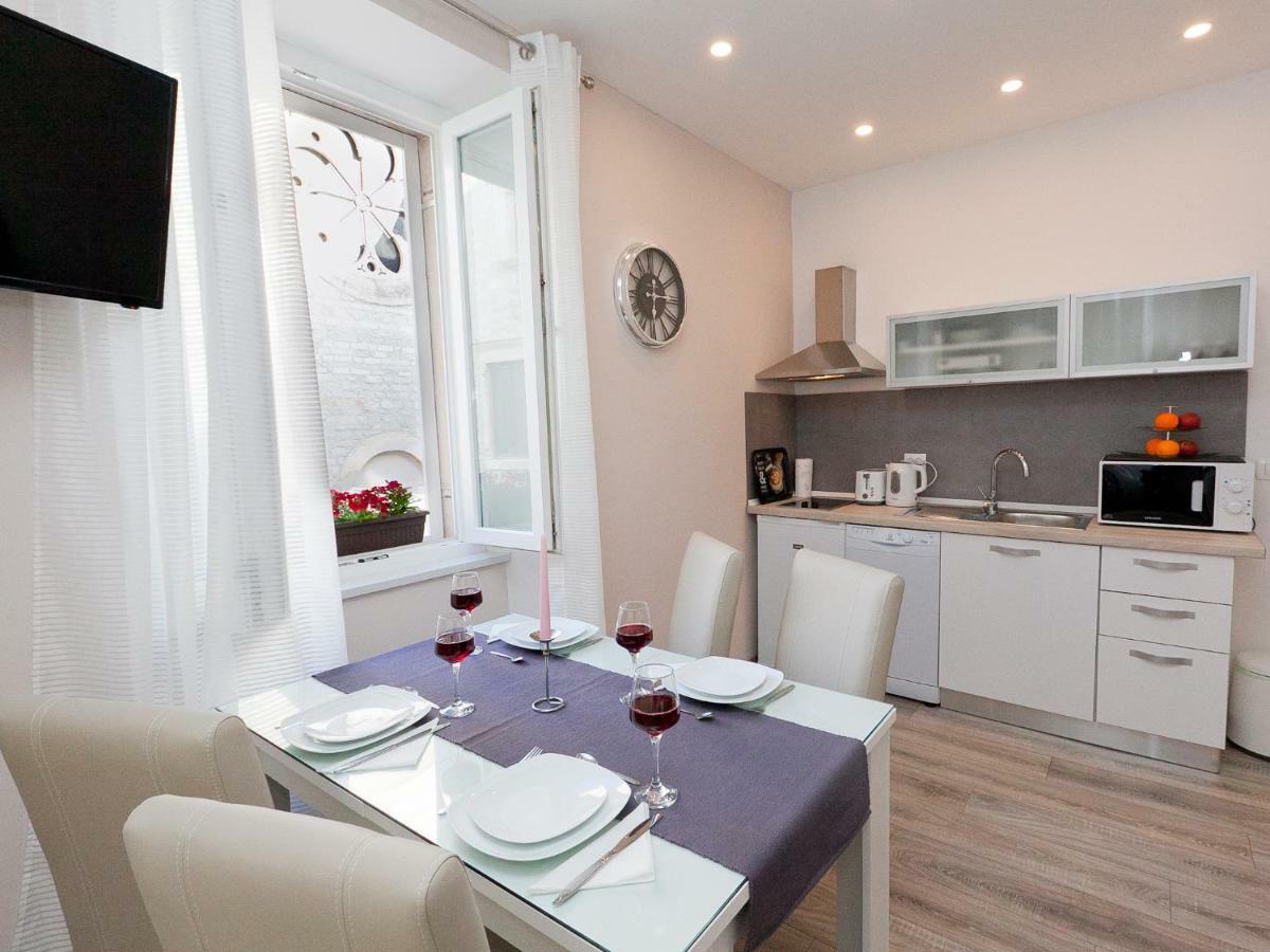 Michela Central Apartment Zadar