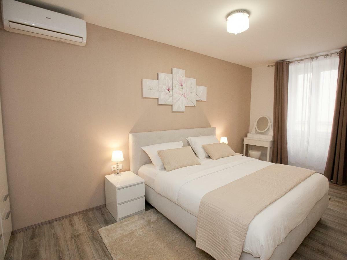 Michela Central Apartment *